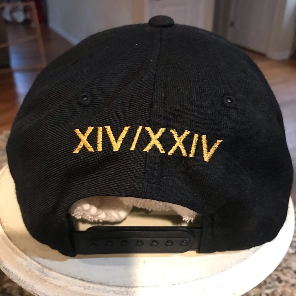 👟KICKCLUSIVE Adjustable Cap - Picture 2 of 6